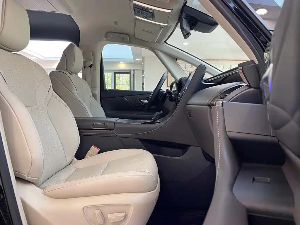 Toyota Vellfire — фото 11
