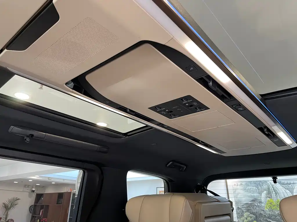 Toyota Vellfire — фото 18