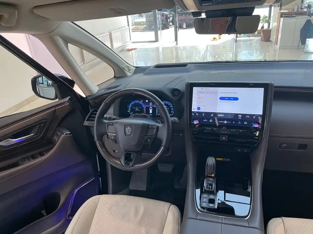 Toyota Vellfire — фото 23