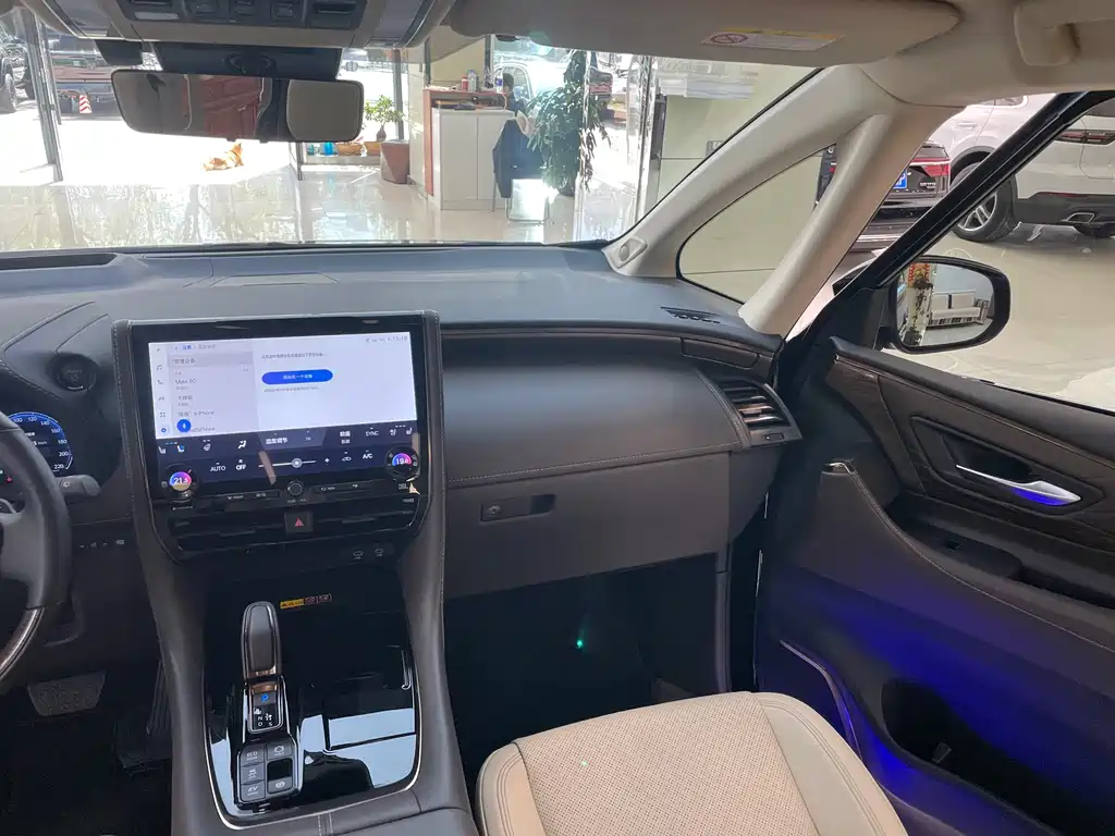 Toyota Vellfire — фото 24