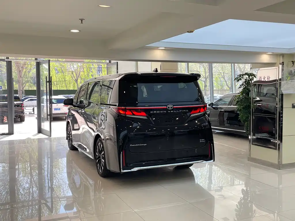 Toyota Vellfire — фото 4