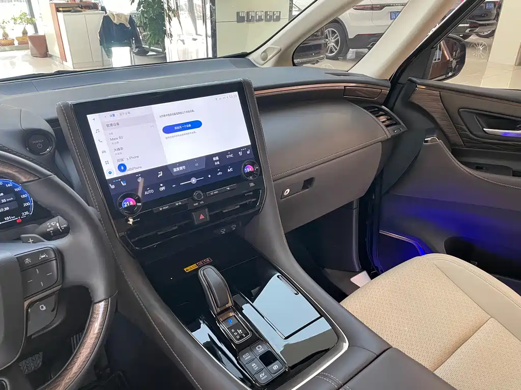 Toyota Vellfire — фото 32