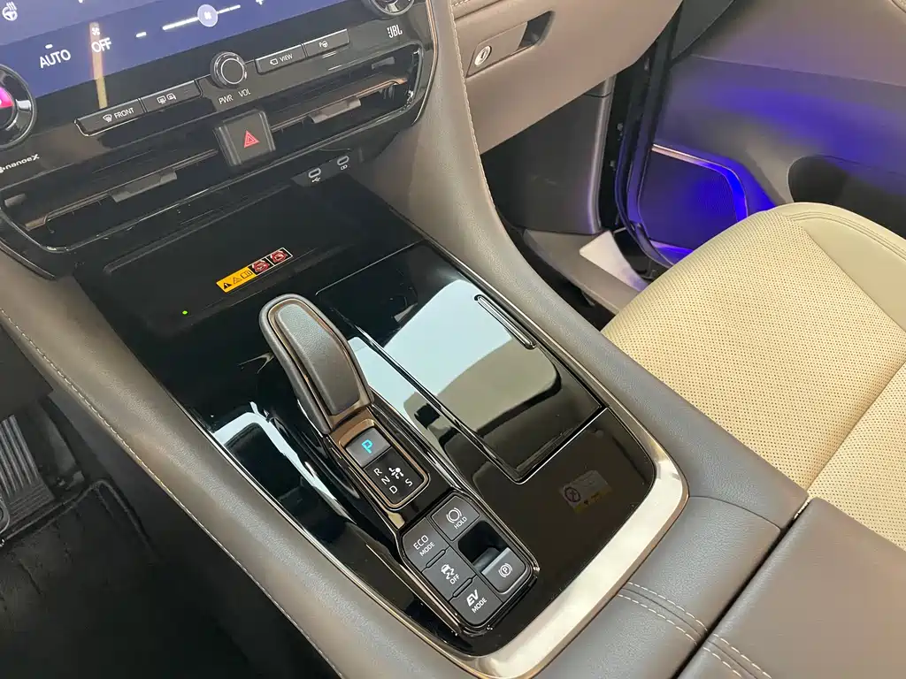 Toyota Vellfire — фото 34