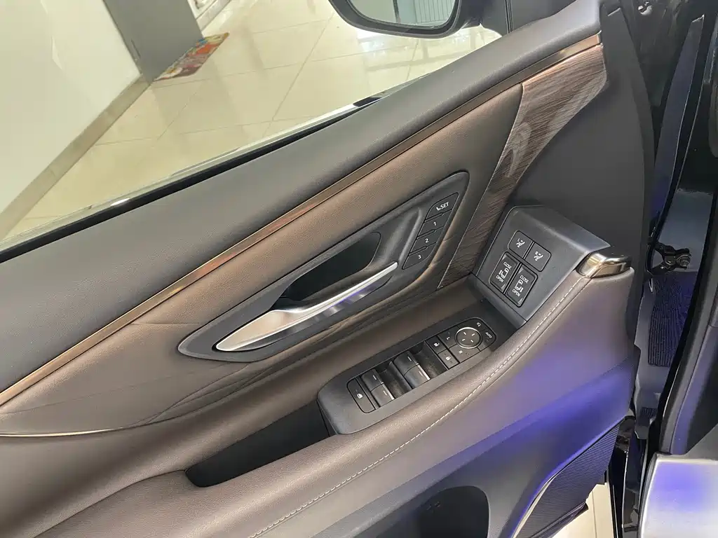Toyota Vellfire — фото 36