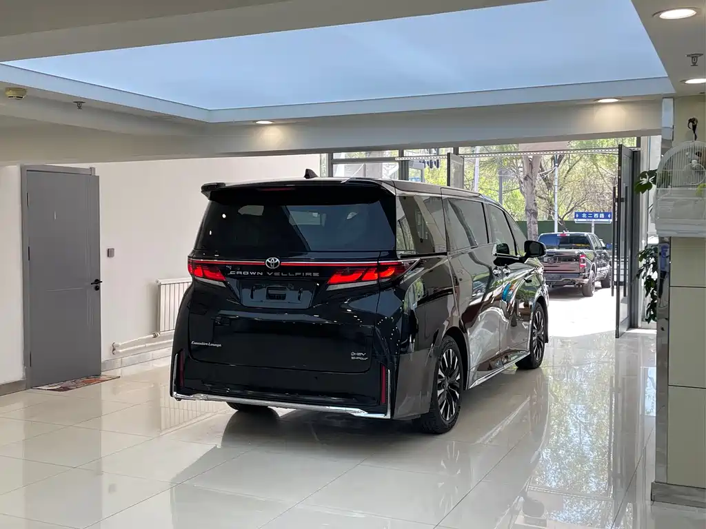 Toyota Vellfire — фото 6