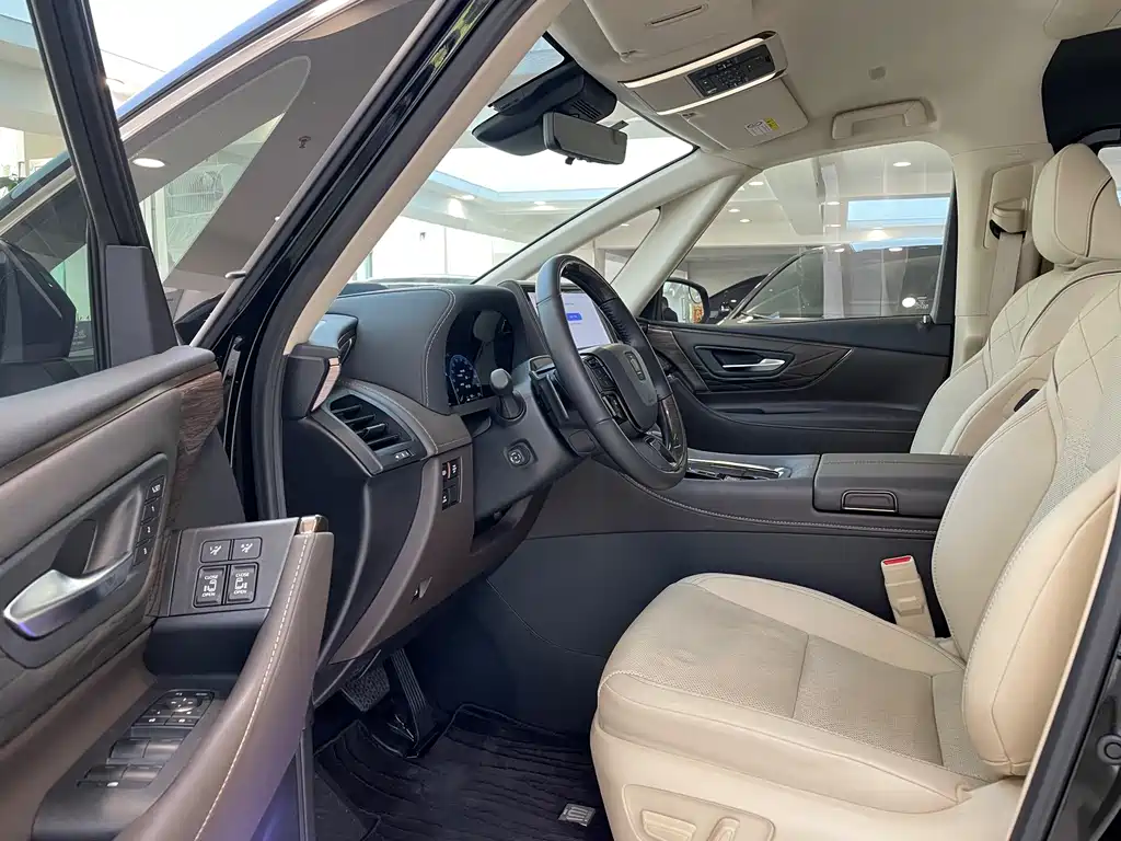 Toyota Vellfire — фото 8