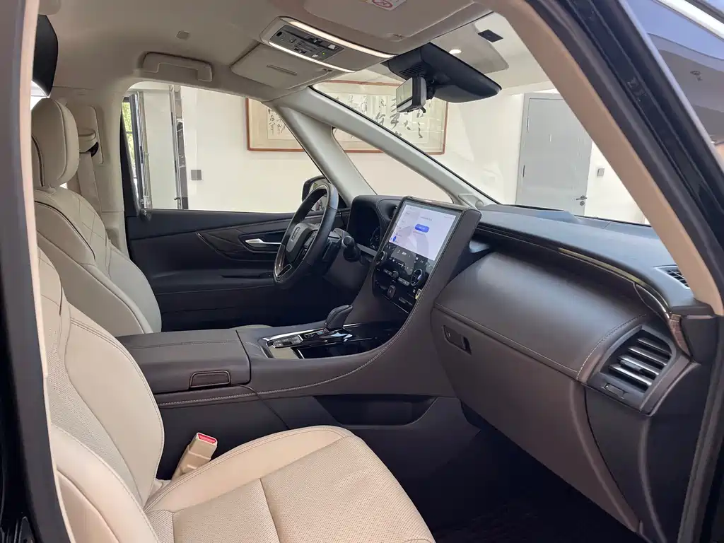Toyota Vellfire — фото 10