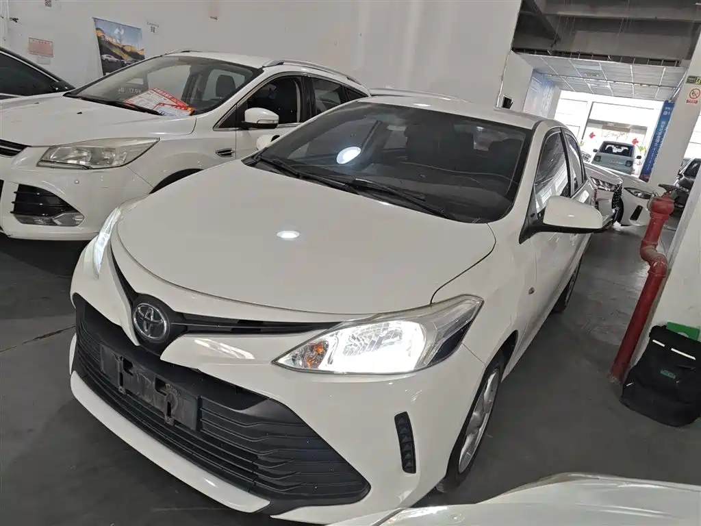 Toyota Vios — фото 2