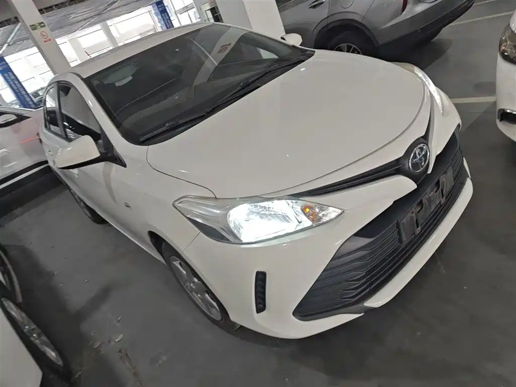 Toyota Vios — фото 4