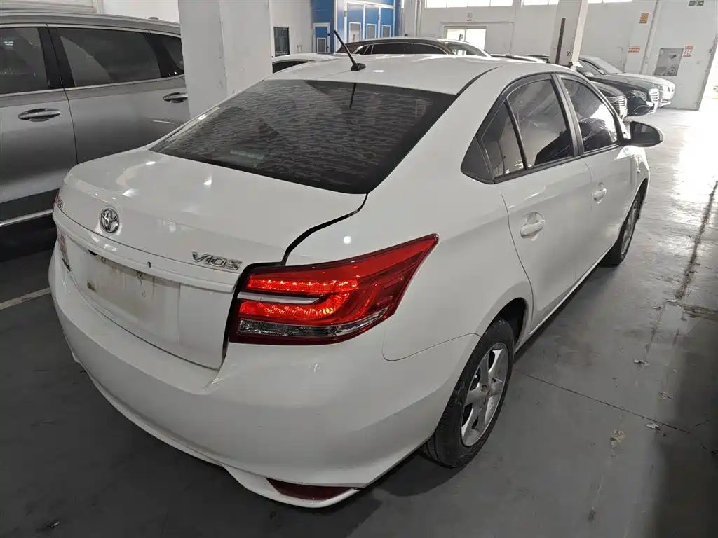Toyota Vios — фото 7