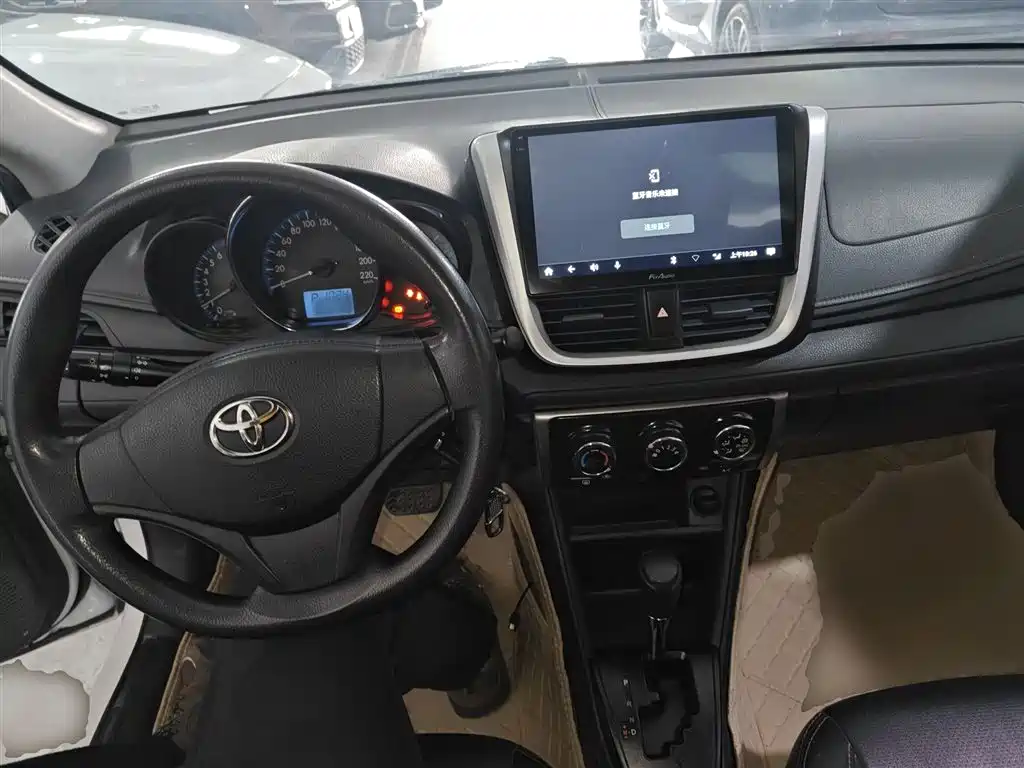 Toyota Vios — фото 10