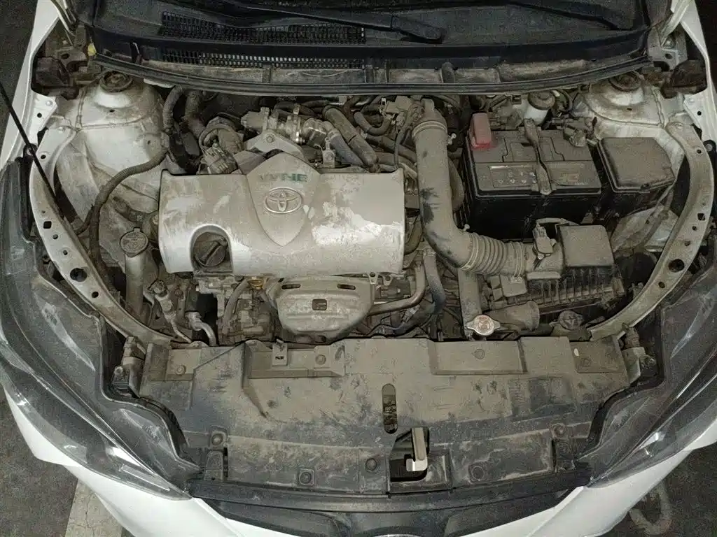 Toyota Yaris L — фото 11