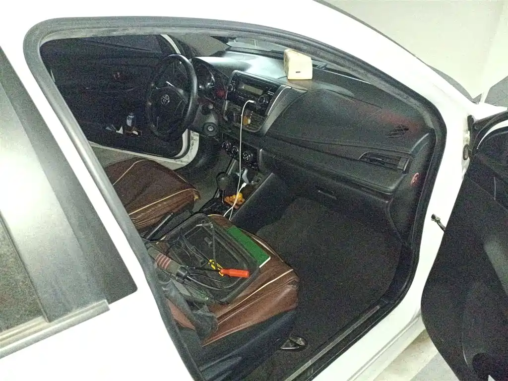 Toyota Yaris L — фото 19