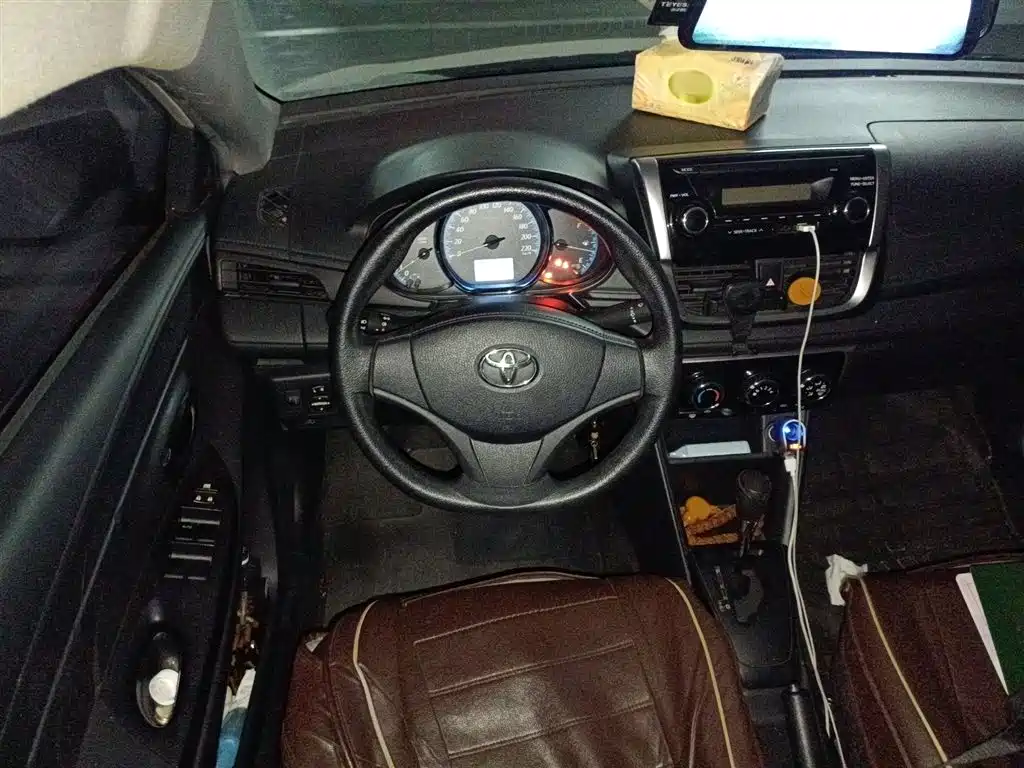 Toyota Yaris L — фото 3