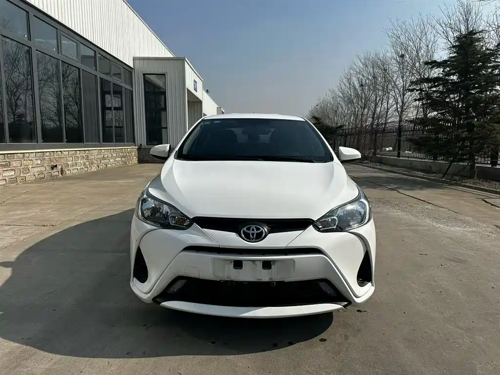 Toyota Yaris L — фото 23