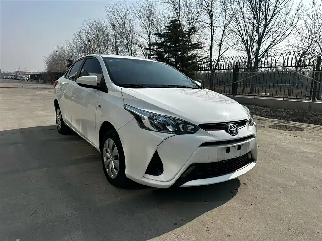 Toyota Yaris L — фото 25