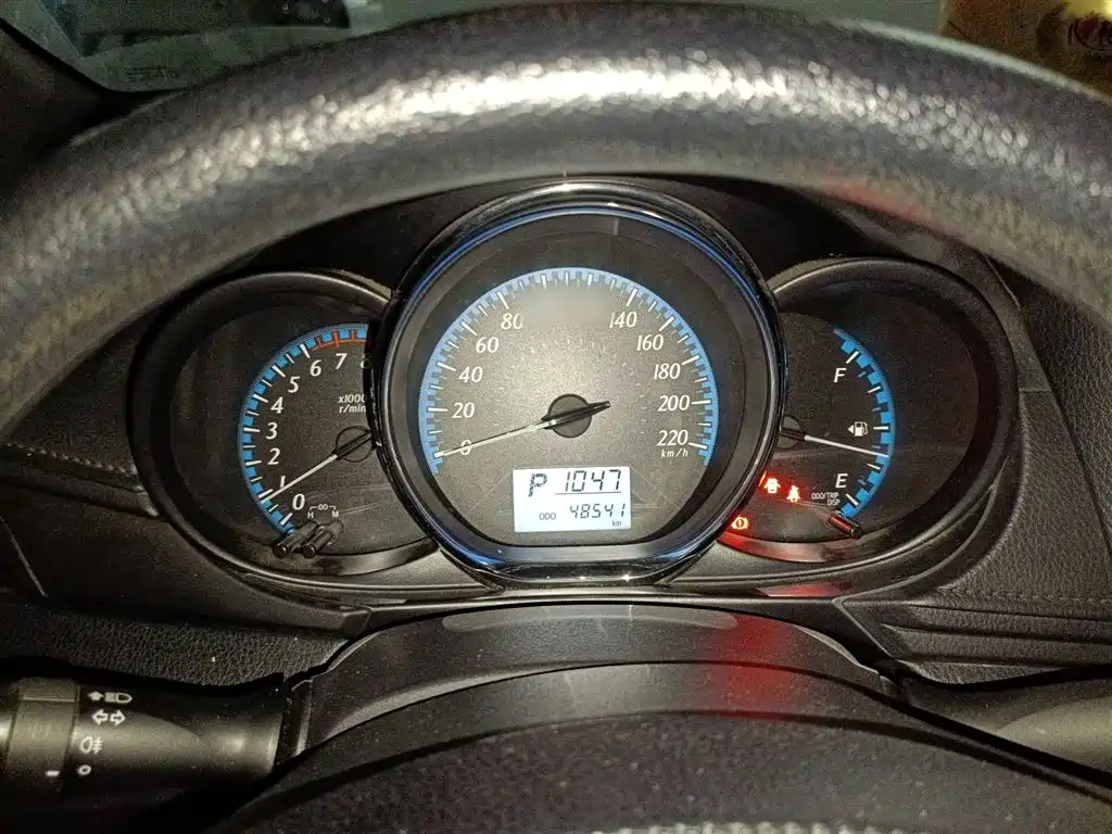 Toyota Yaris L — фото 4