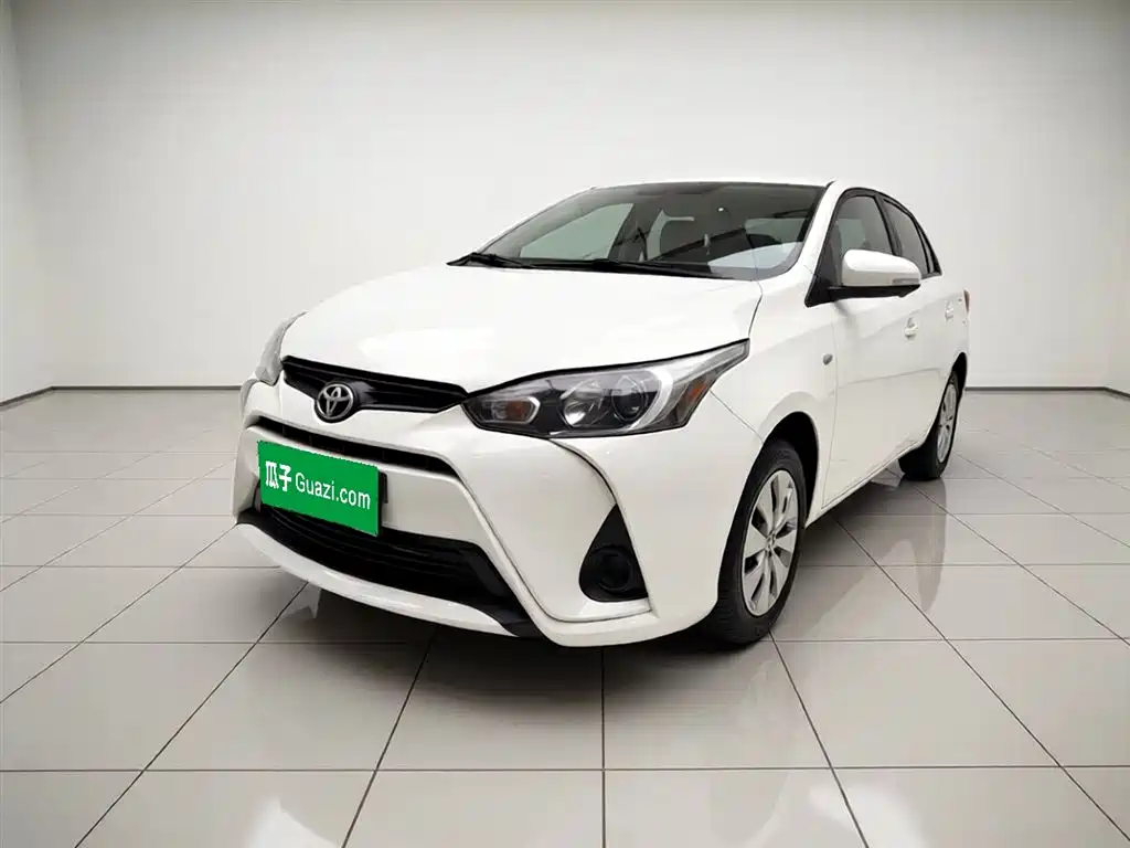 Toyota Yaris L — фото 2