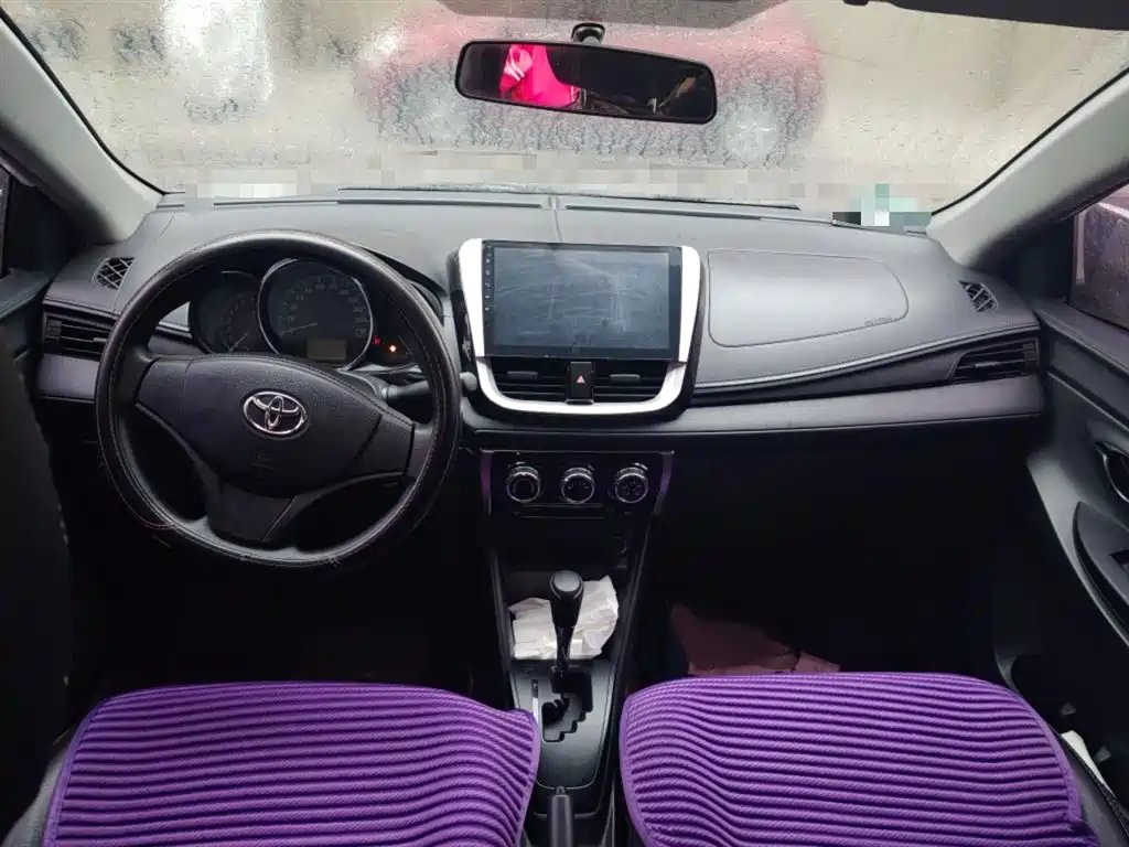 Toyota Yaris L — фото 13