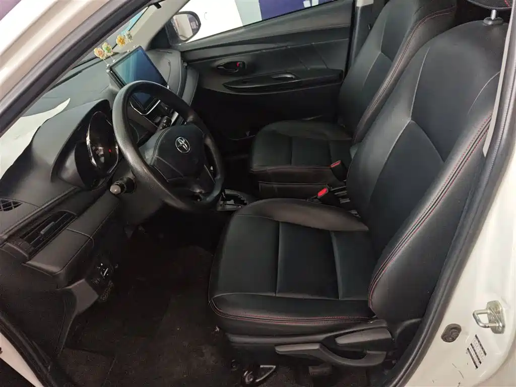 Toyota Yaris L — фото 11