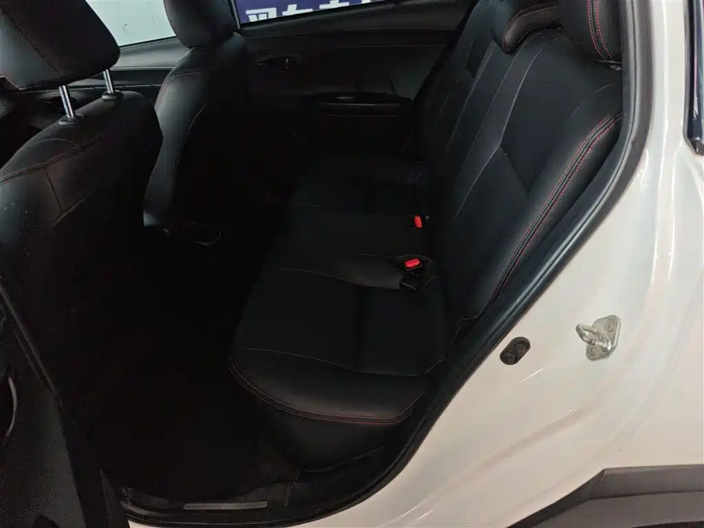 Toyota Yaris L — фото 13