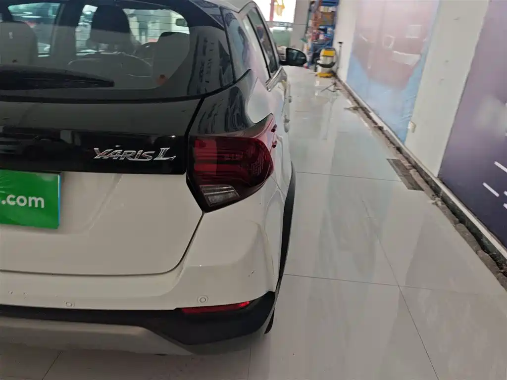 Toyota Yaris L — фото 24