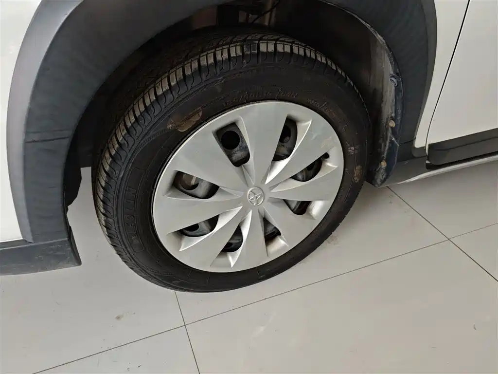 Toyota Yaris L — фото 25