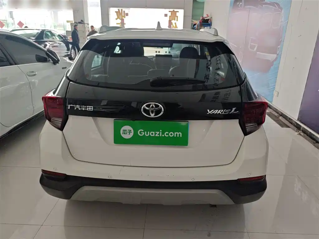 Toyota Yaris L — фото 4