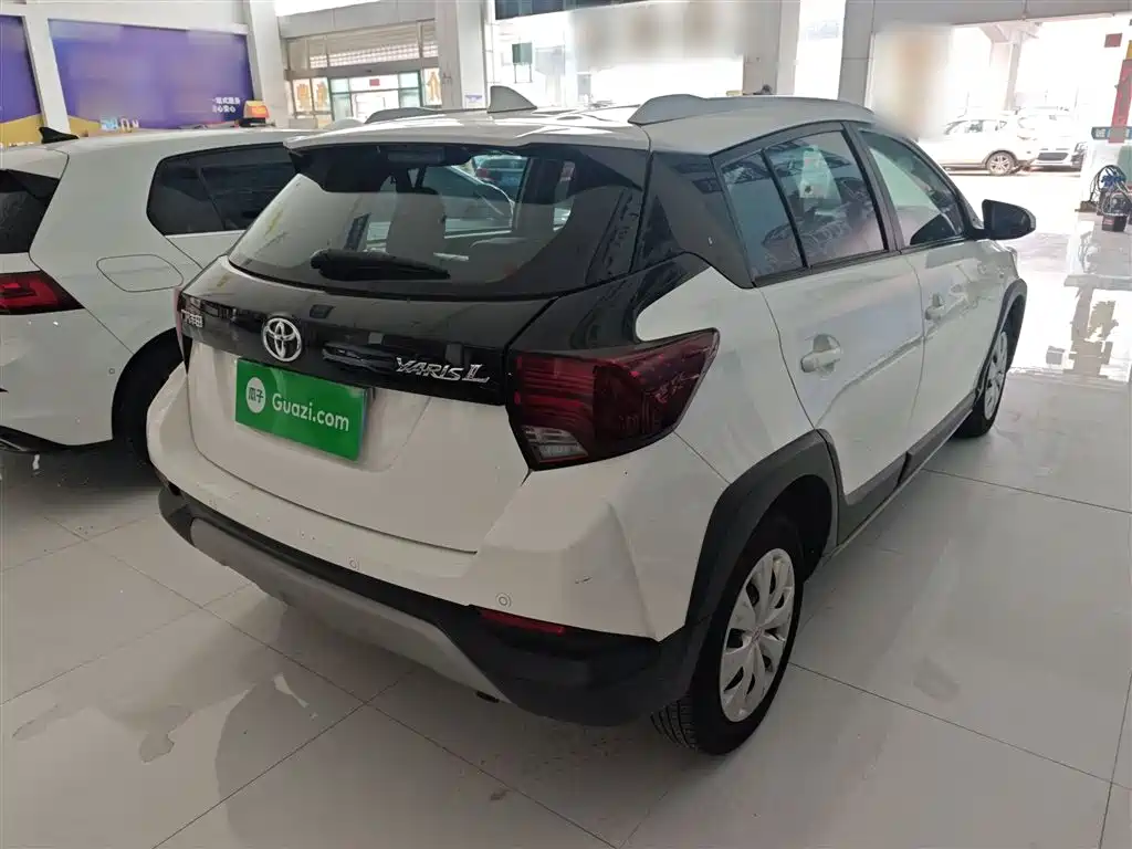 Toyota Yaris L — фото 5
