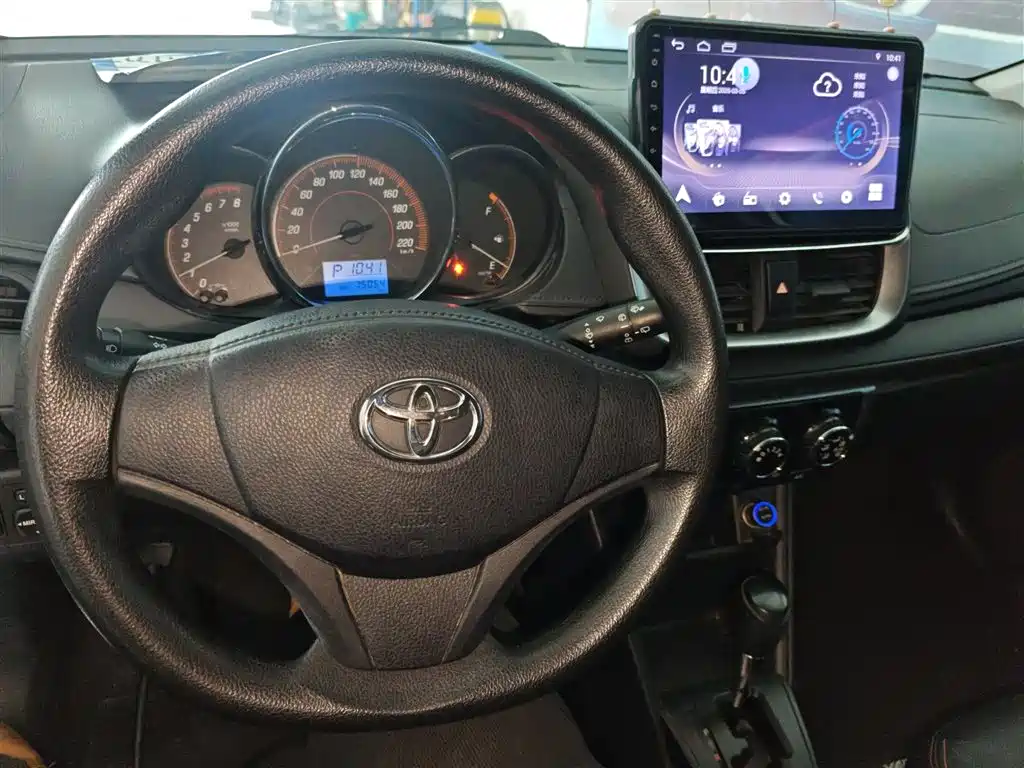 Toyota Yaris L — фото 6