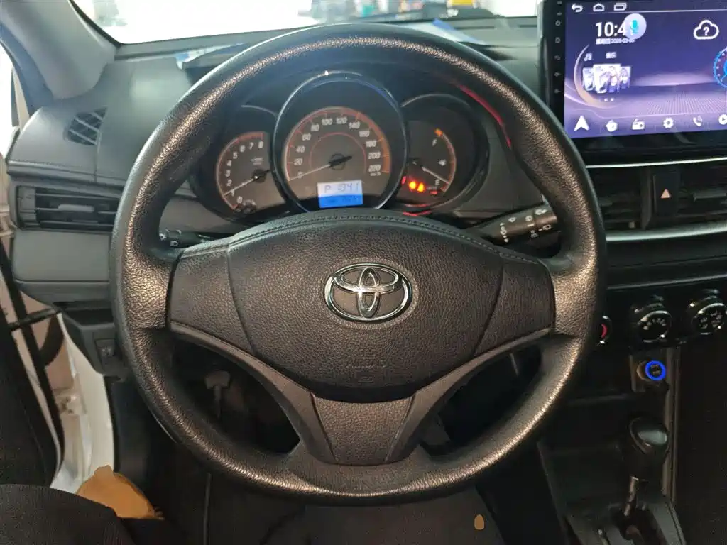 Toyota Yaris L — фото 7