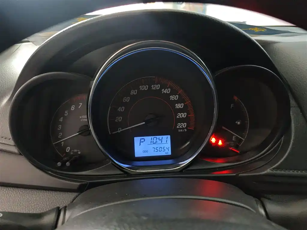 Toyota Yaris L — фото 8
