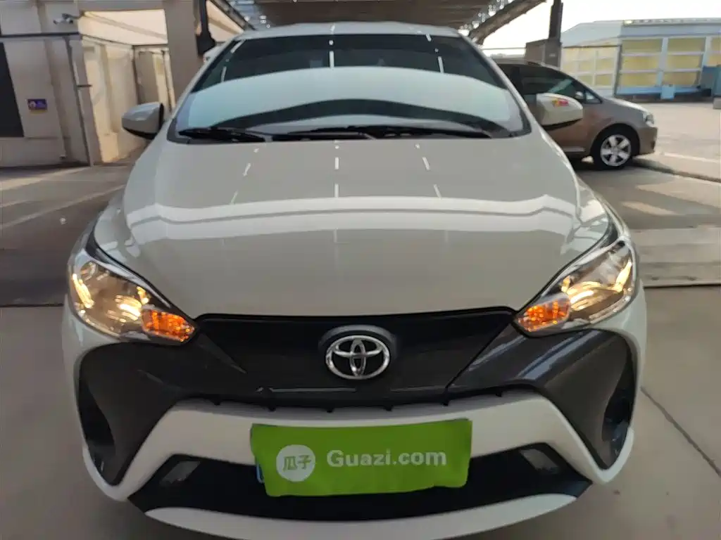 Toyota Yaris L — фото 3