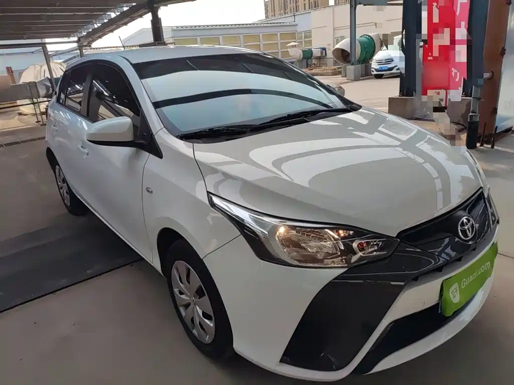 Toyota Yaris L — фото 4
