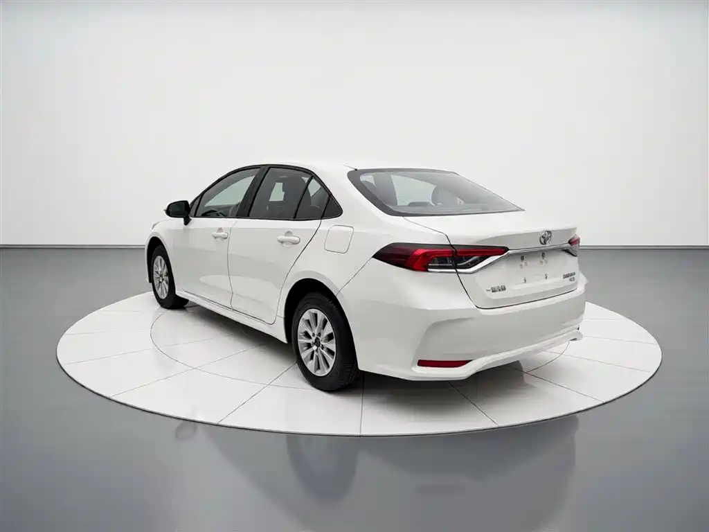 Toyota Corolla — фото 5