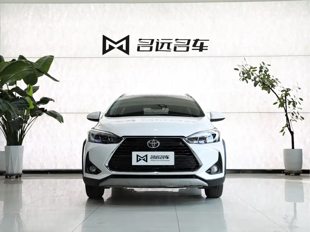 Toyota Yaris L — фото 2