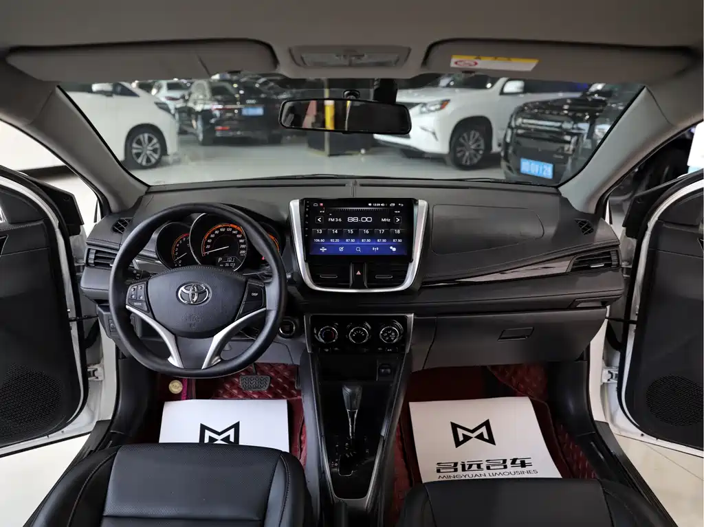 Toyota Yaris L — фото 11