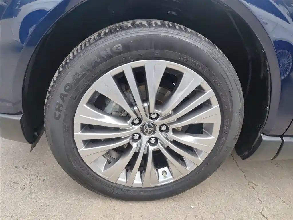 Toyota Harrier — фото 23