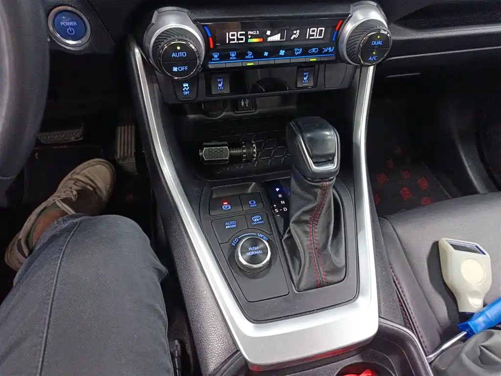 Toyota Wildlander New Energy — фото 14