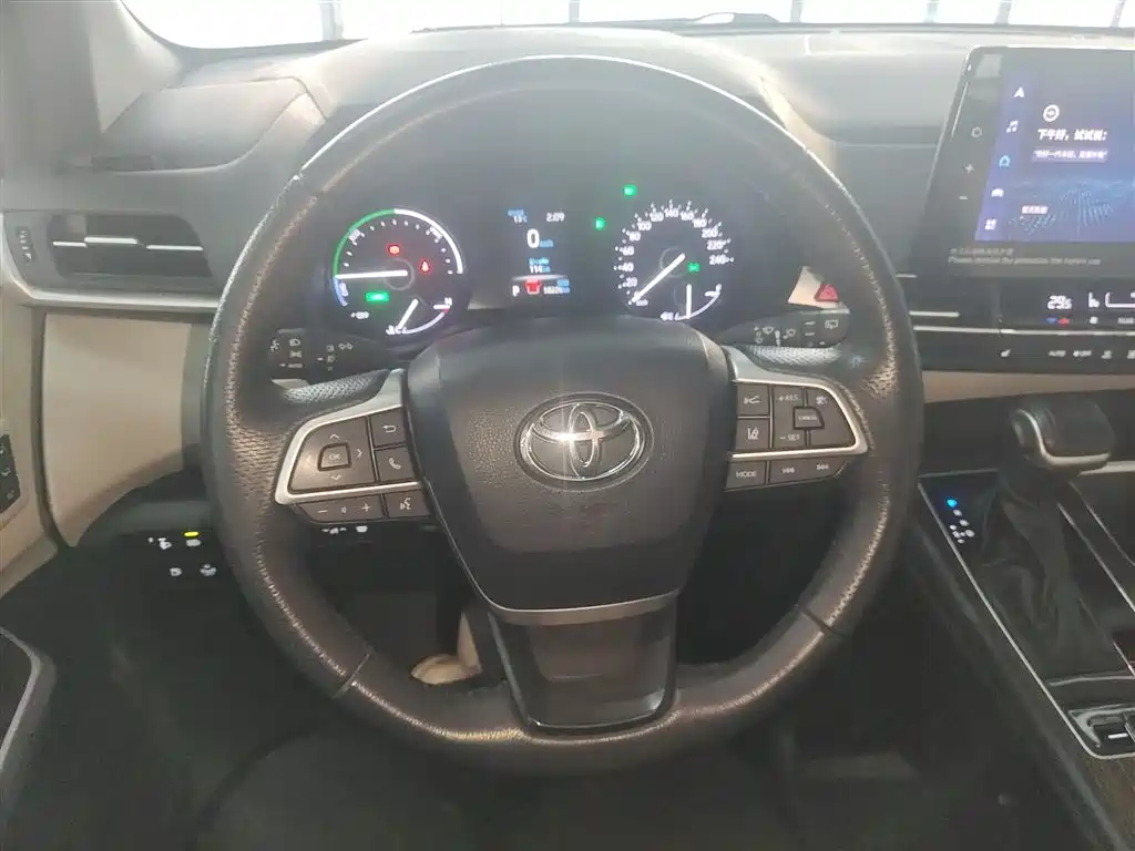 Toyota Granvia — фото 11