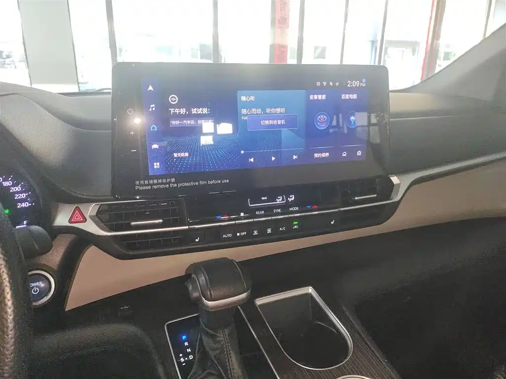 Toyota Granvia — фото 13