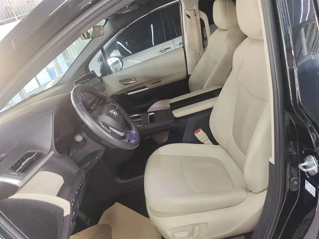 Toyota Granvia — фото 15