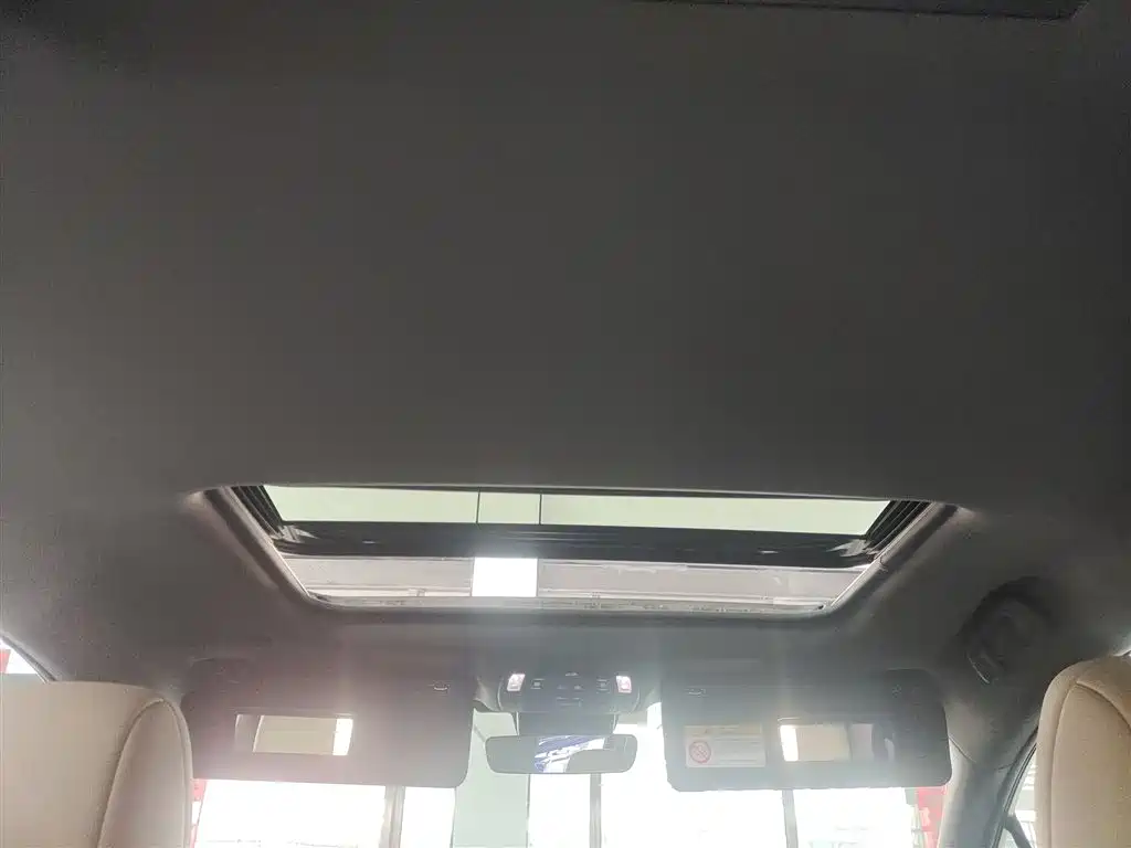 Toyota Granvia — фото 18