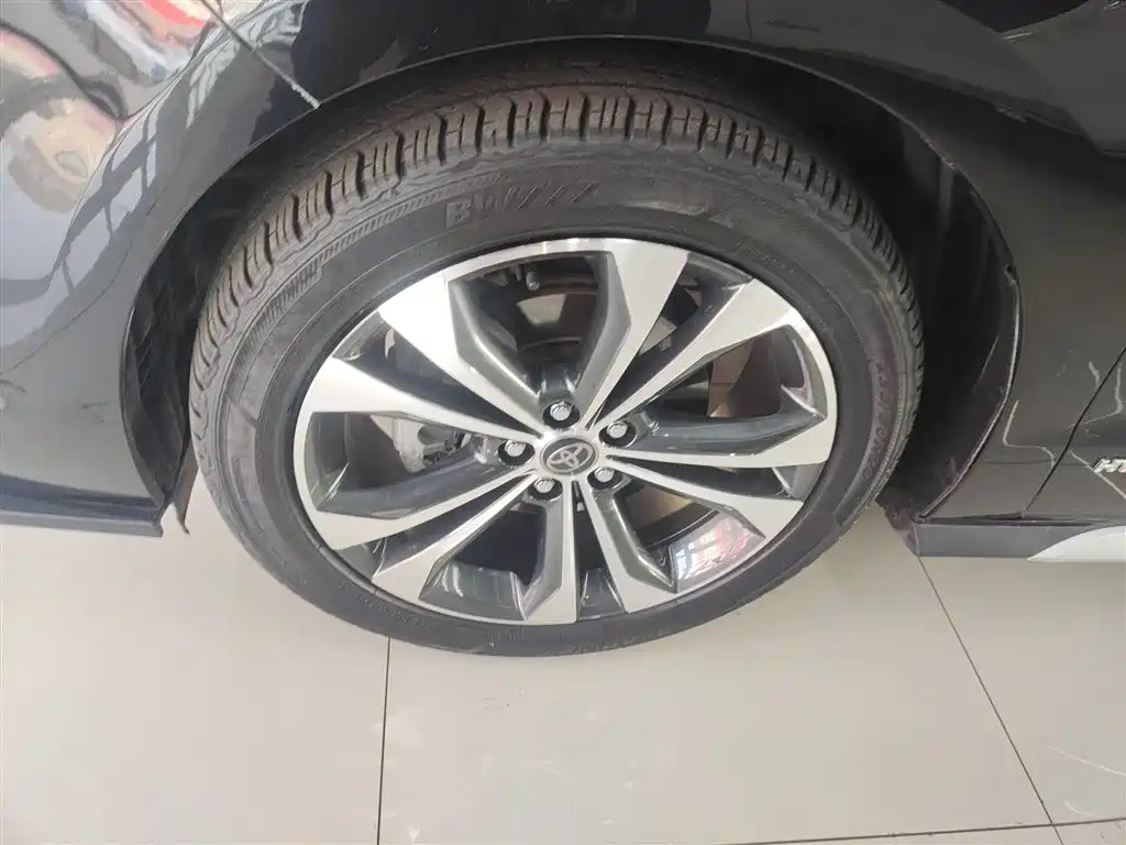 Toyota Granvia — фото 23