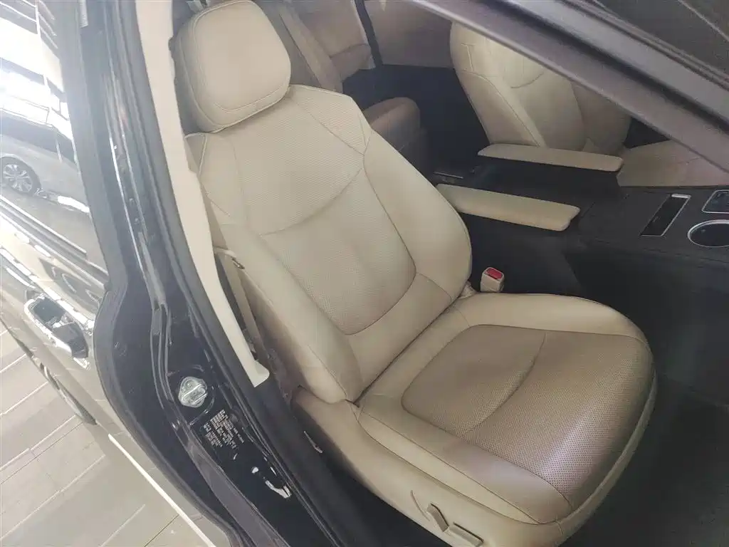 Toyota Granvia — фото 25