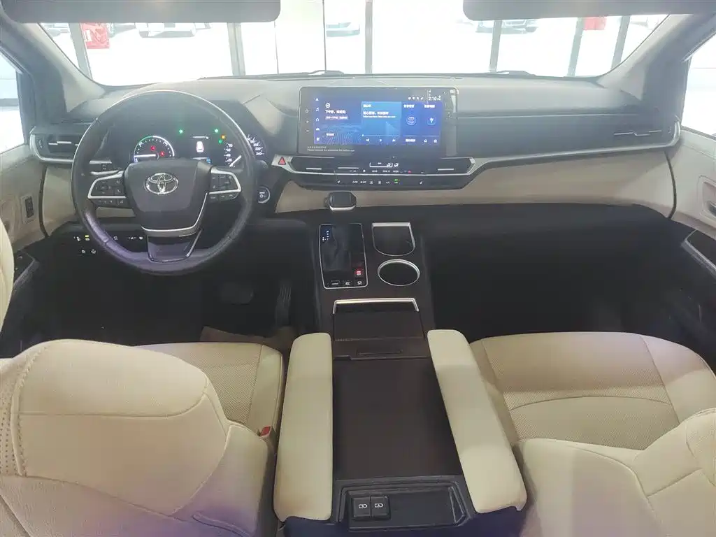 Toyota Granvia — фото 10