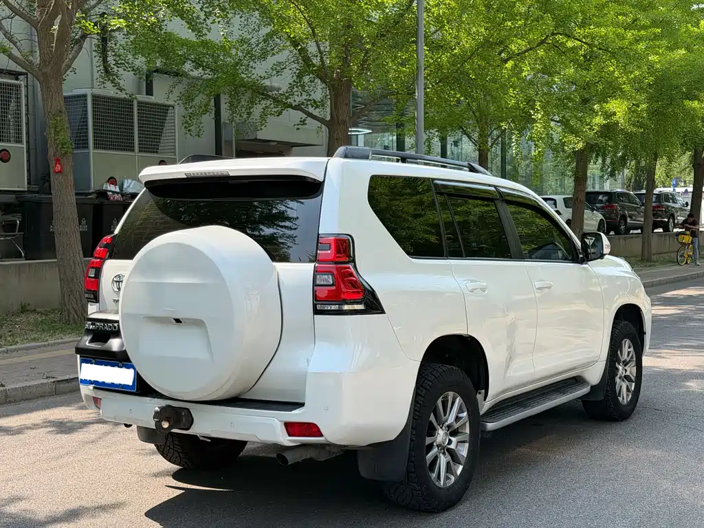Toyota Prado — фото 2