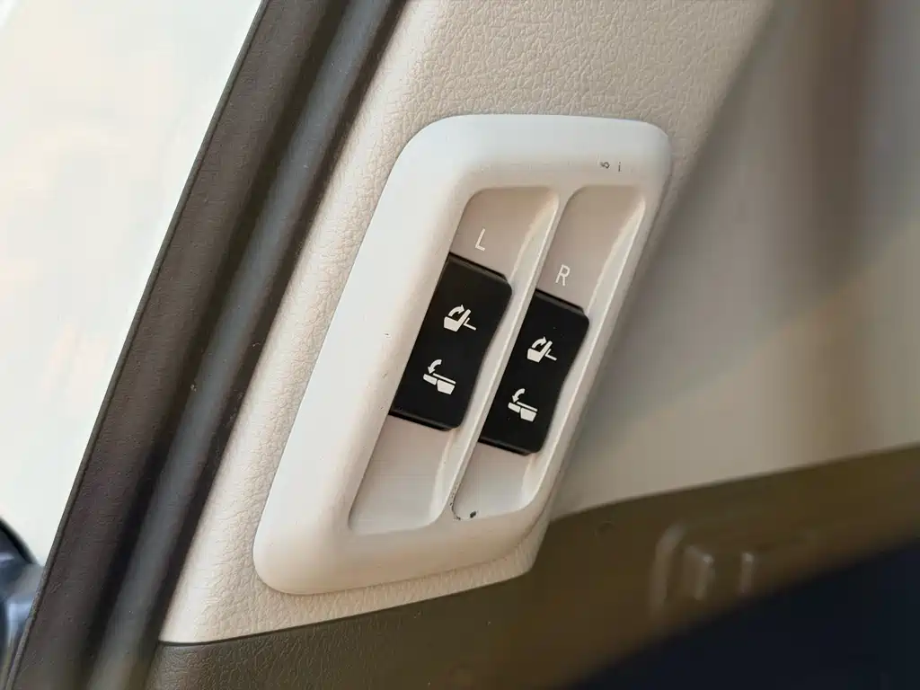 Toyota Prado — фото 13