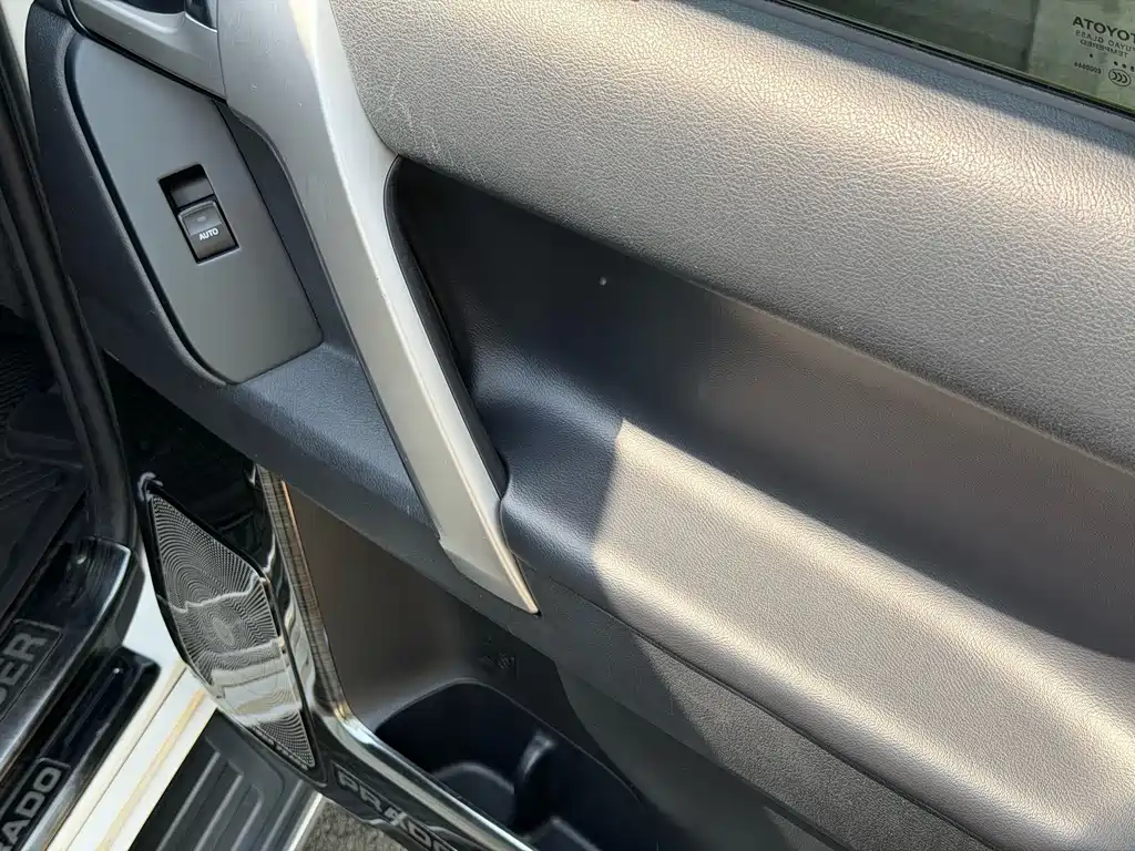 Toyota Prado — фото 15