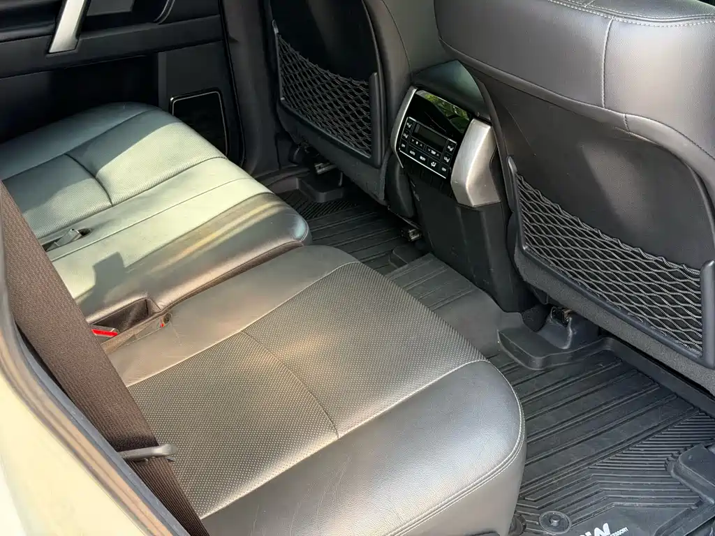 Toyota Prado — фото 16